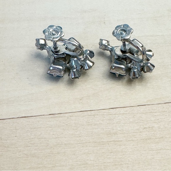 Vintage Gorgeous Aqua Blue Rhinestone Earrings Screw Back Cluster Earrings - Picture 10 of 10